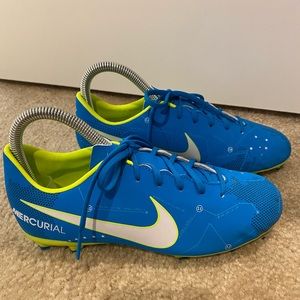 Boys Nike soccer cleats Sz 4Y